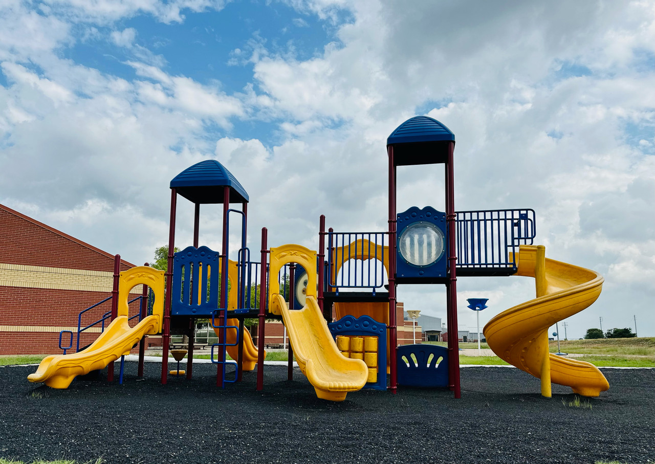 Choctaw Play Structure thumbnail 5