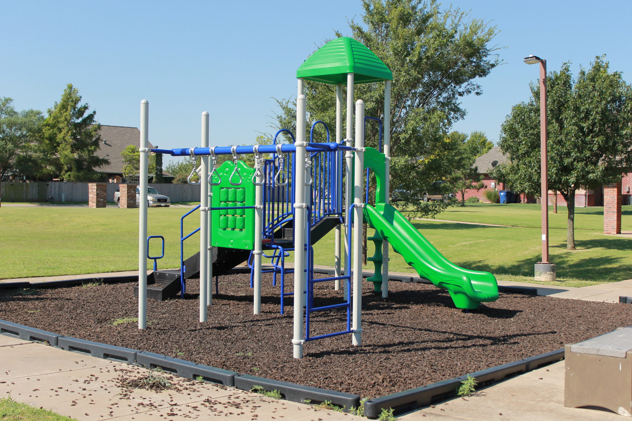 Lawton Play Structure thumbnail 4