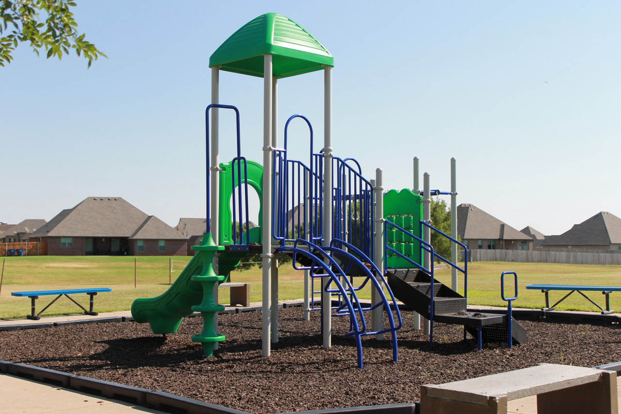 Lawton Play Structure thumbnail 5