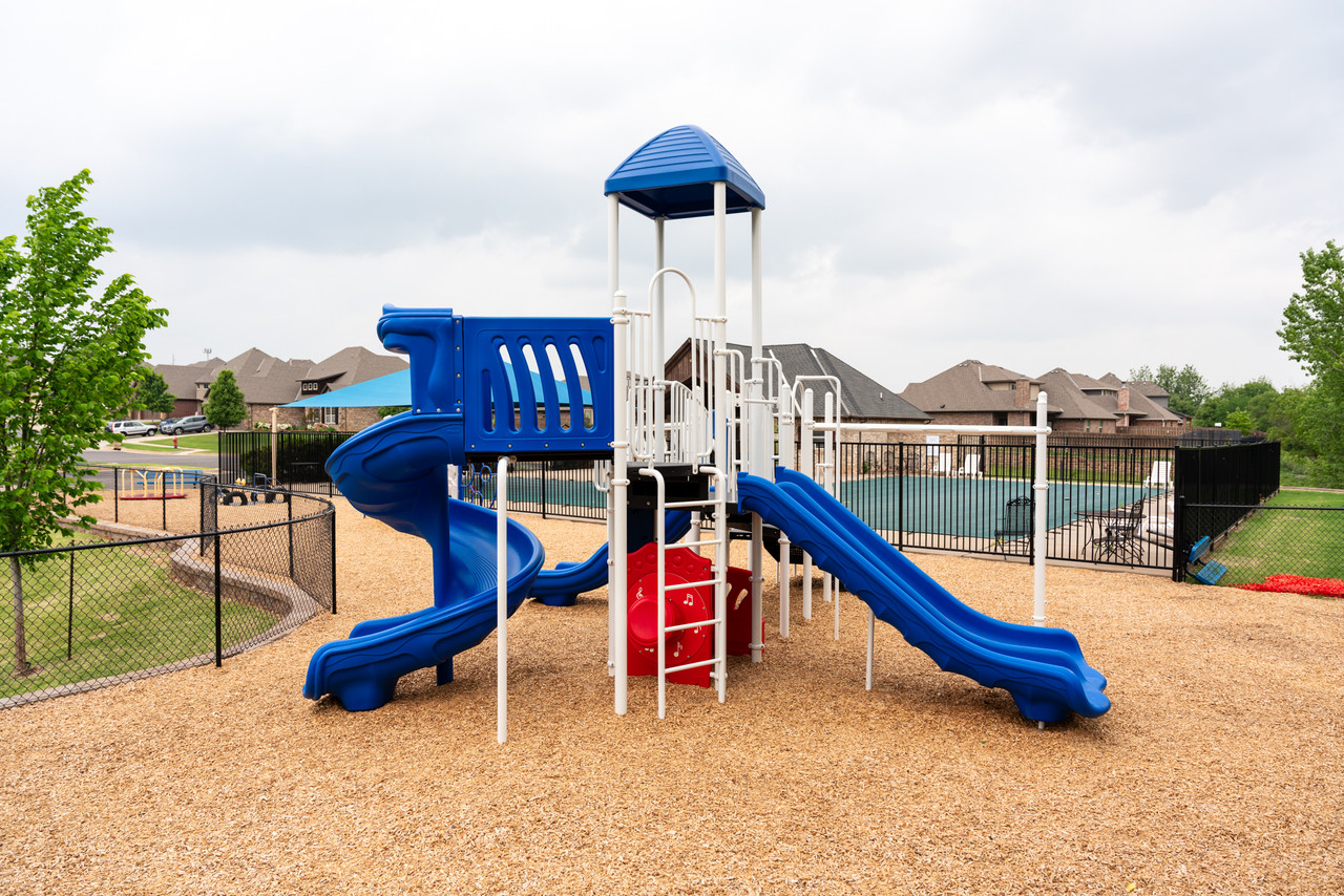 Prague Play Structure thumbnail 4