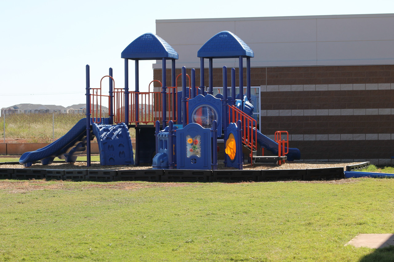 Langston Play Structure thumbnail 4