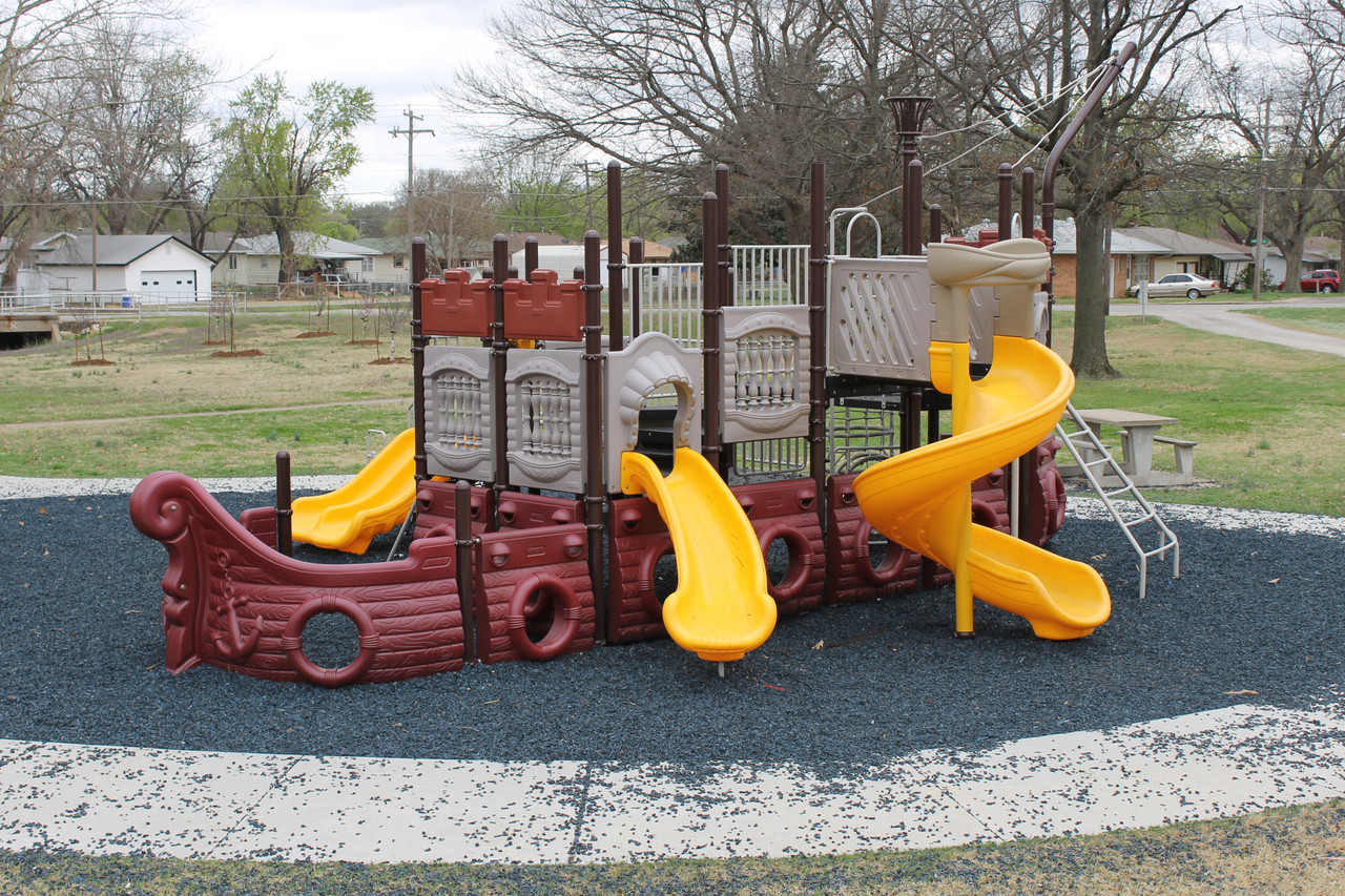 Leon Pirate Ship Play Structure thumbnail 4
