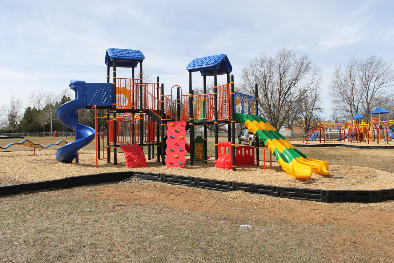 Guymon Play Structure thumbnail 4
