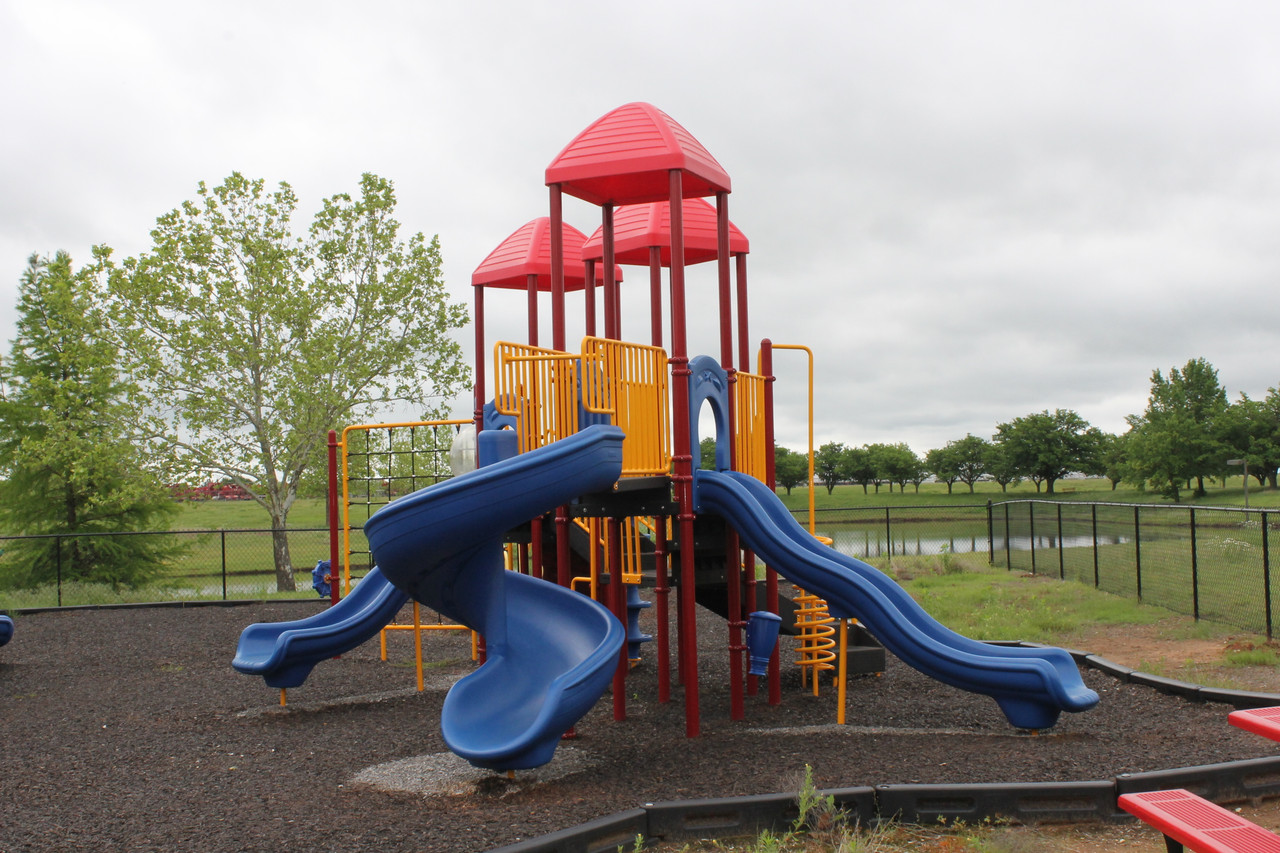 Velma Play Structure thumbnail 6