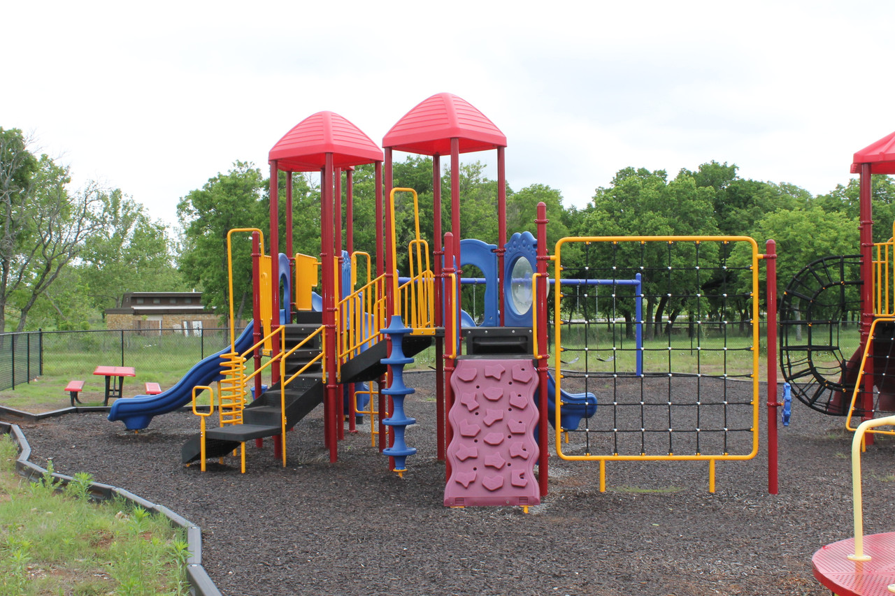 Velma Play Structure thumbnail 4
