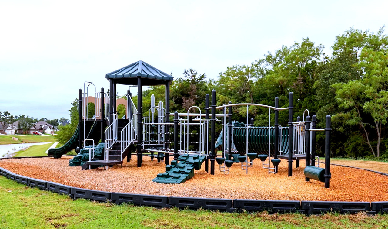 Nicoma Play Structure thumbnail 4