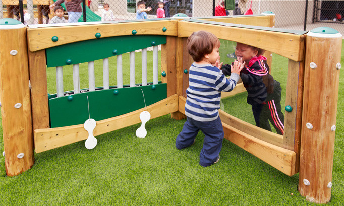 Peek 'N Play thumbnail 1