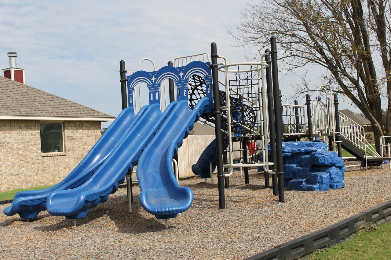 Maysville Play Structure thumbnail 6