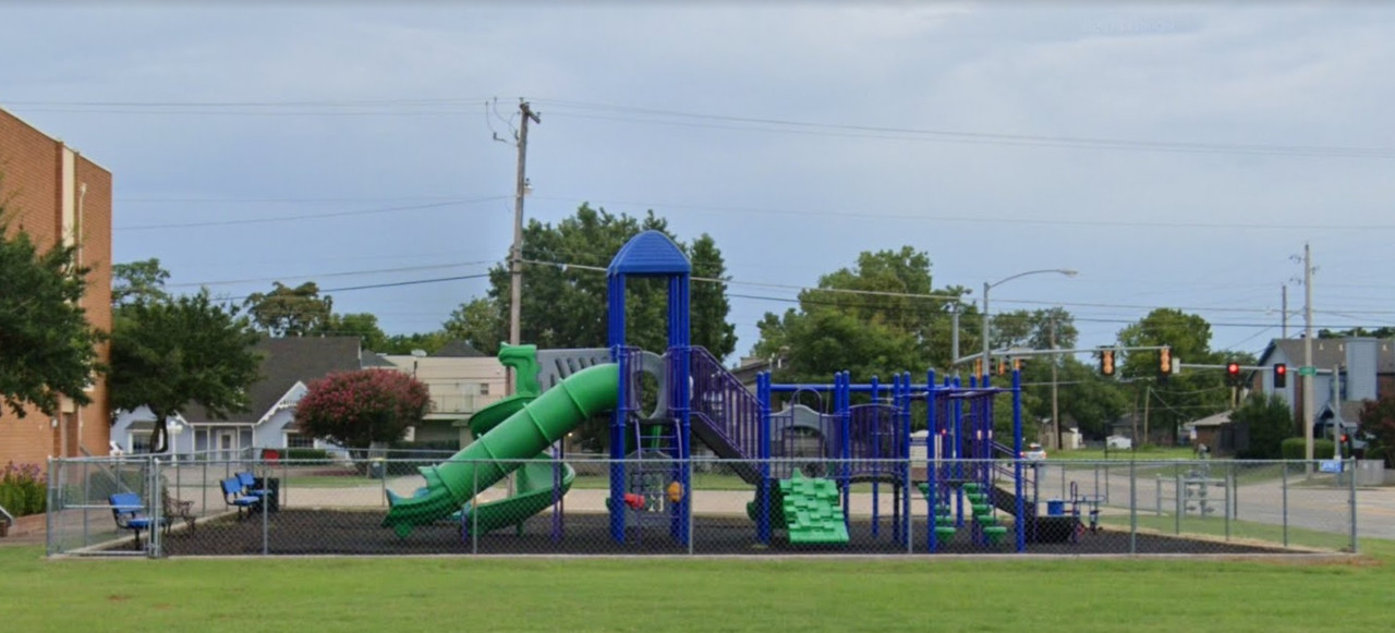 Rentiesville Play Structure thumbnail 4