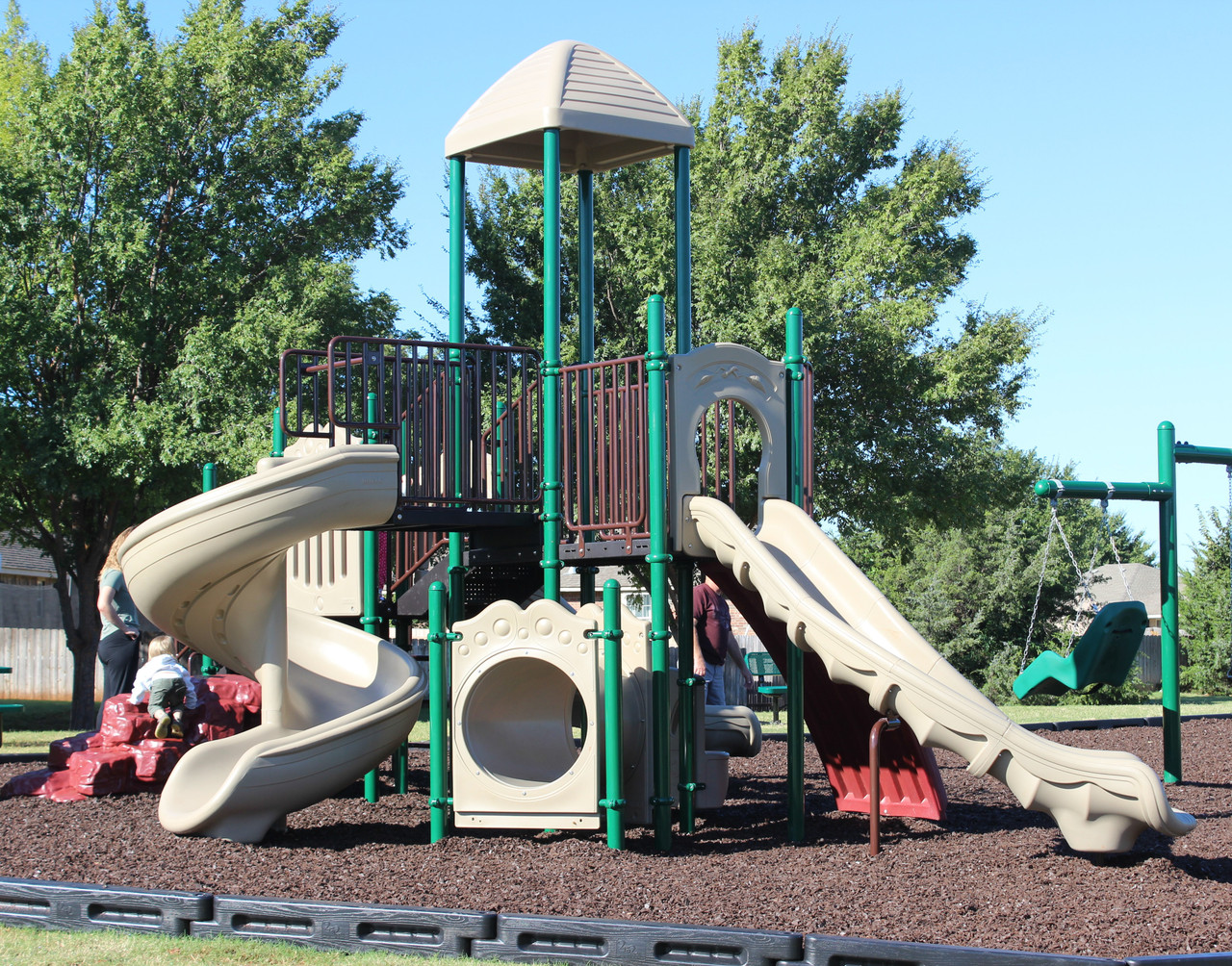 Roland Play Structure thumbnail 4