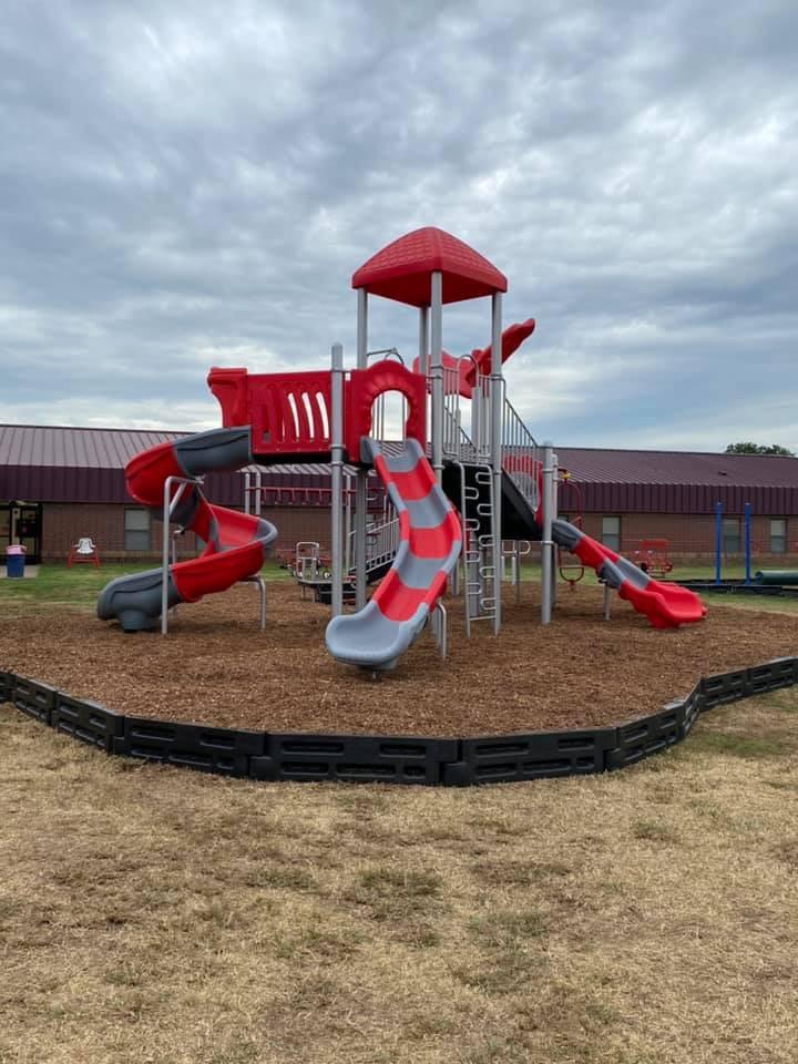Pond Creek Play Structure thumbnail 4