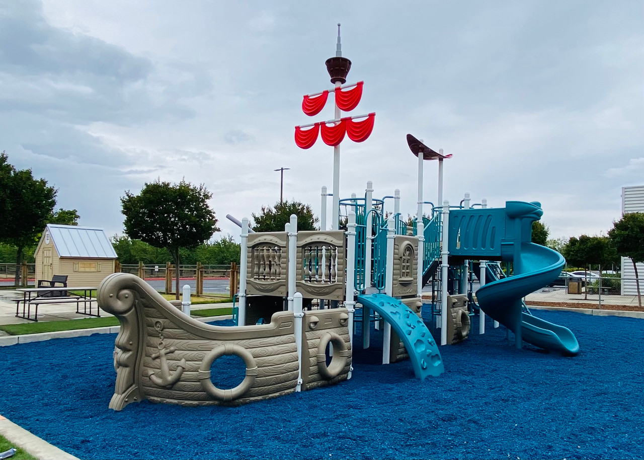 Grand Pirate Ship Play Structure thumbnail 5