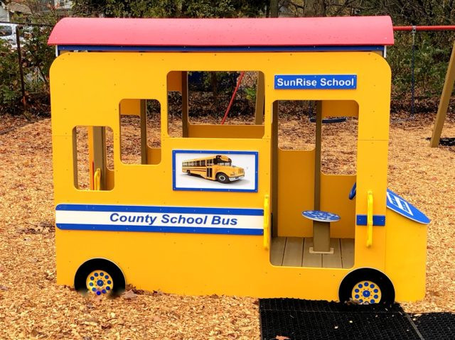 School Bus Play Center thumbnail 4