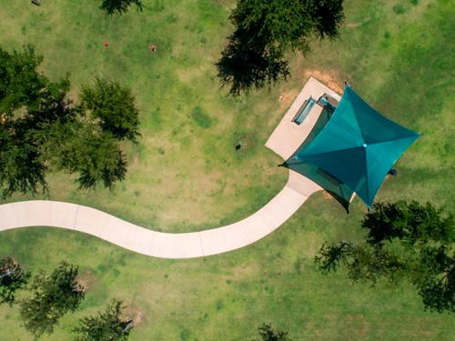 Single Post Pyramid Cantilever Shade thumbnail 3