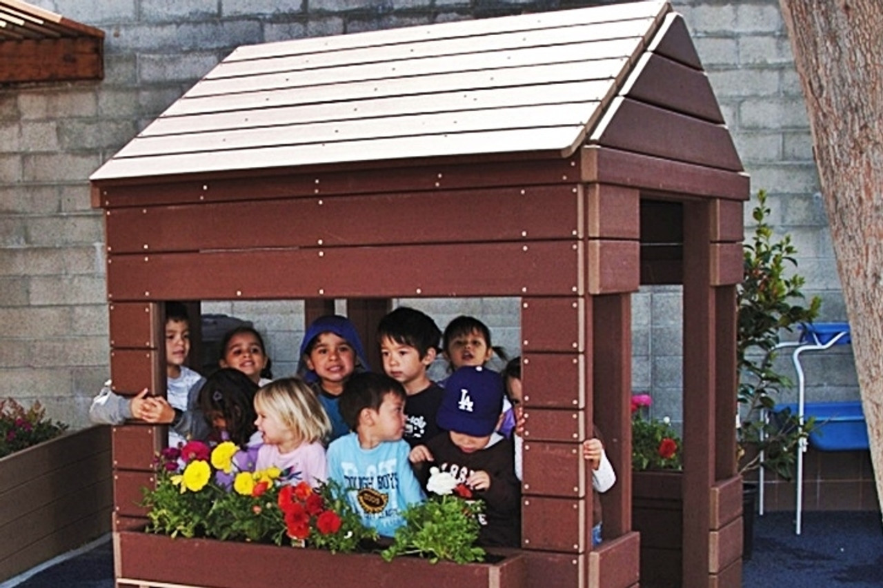 Playhouses & Fun Centers